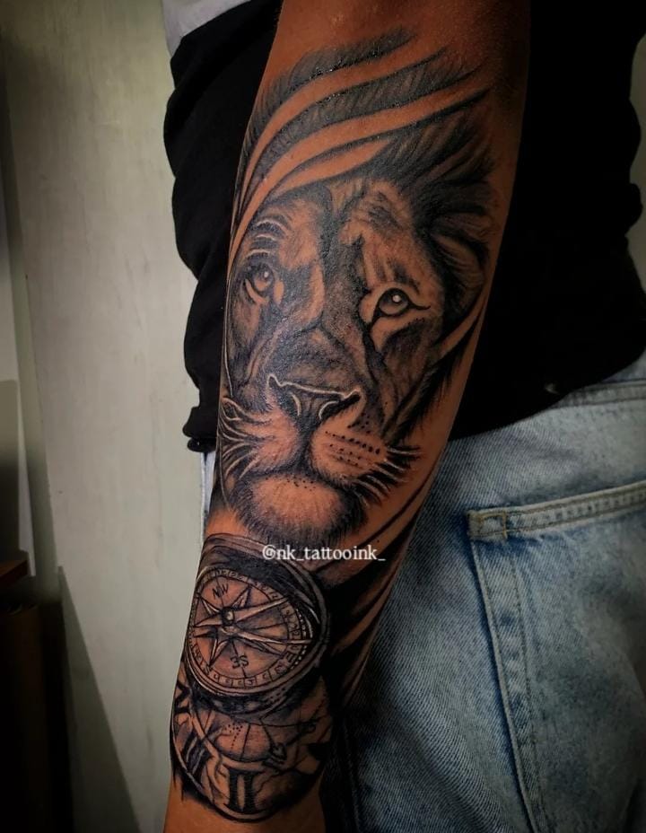 Lion & Compass – Shadow Realism 